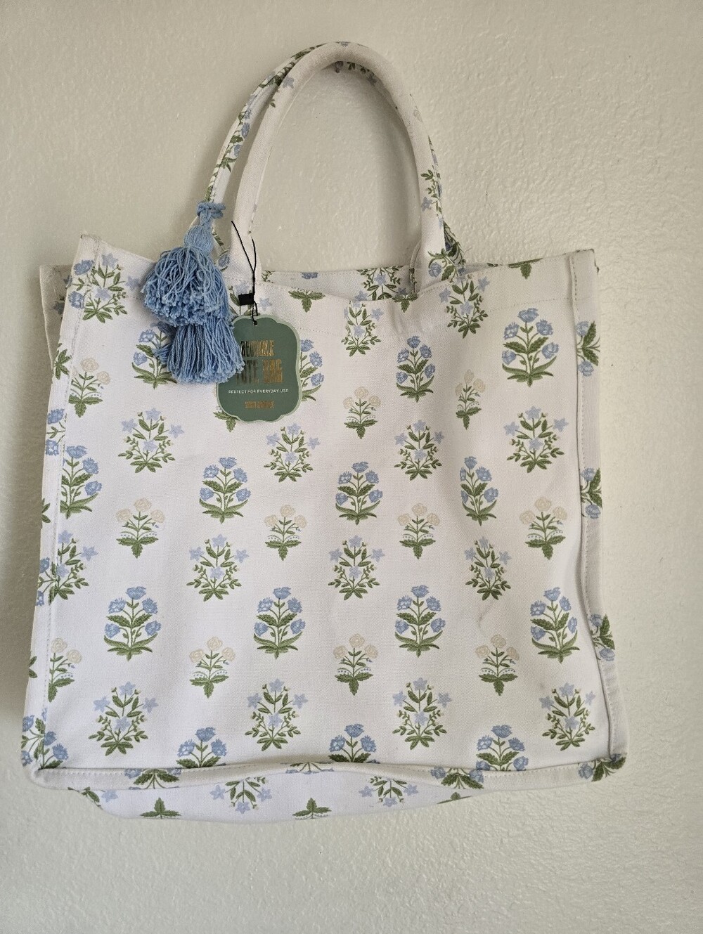 Studio Montrose Floral Reusable Tote Bag - White with Blue & Green Print NWT - Picture 2 of 6
